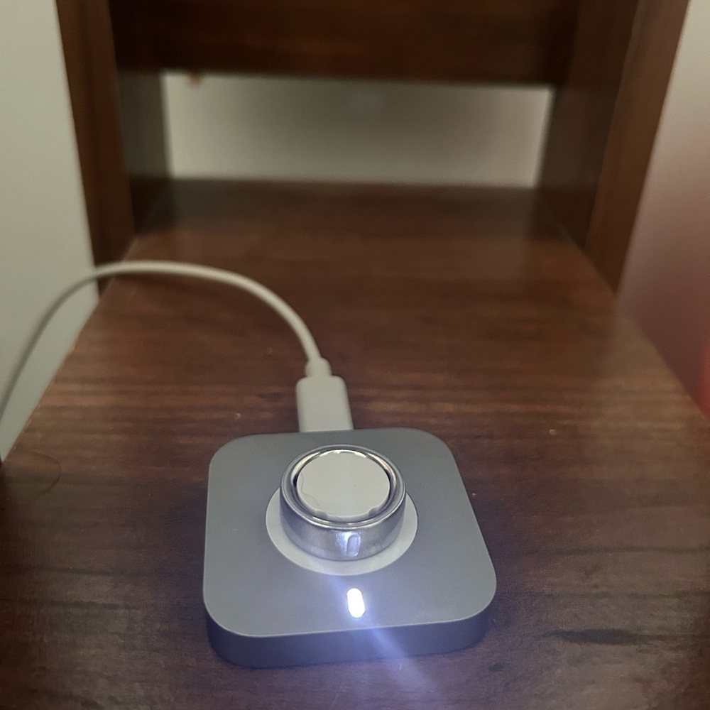 Oura ring Gen 4 Size 7 with charger- Silver
